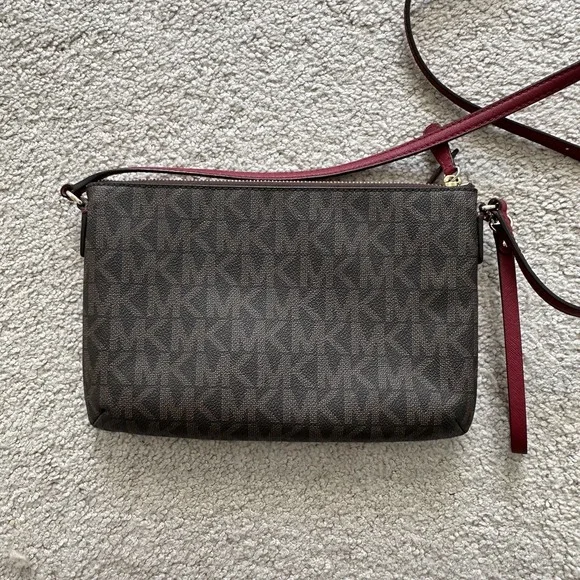 Michael Kors JET SET TRAVEL Monogram Crossbody Bag With Removable Wristlet - Picture 7 of 13